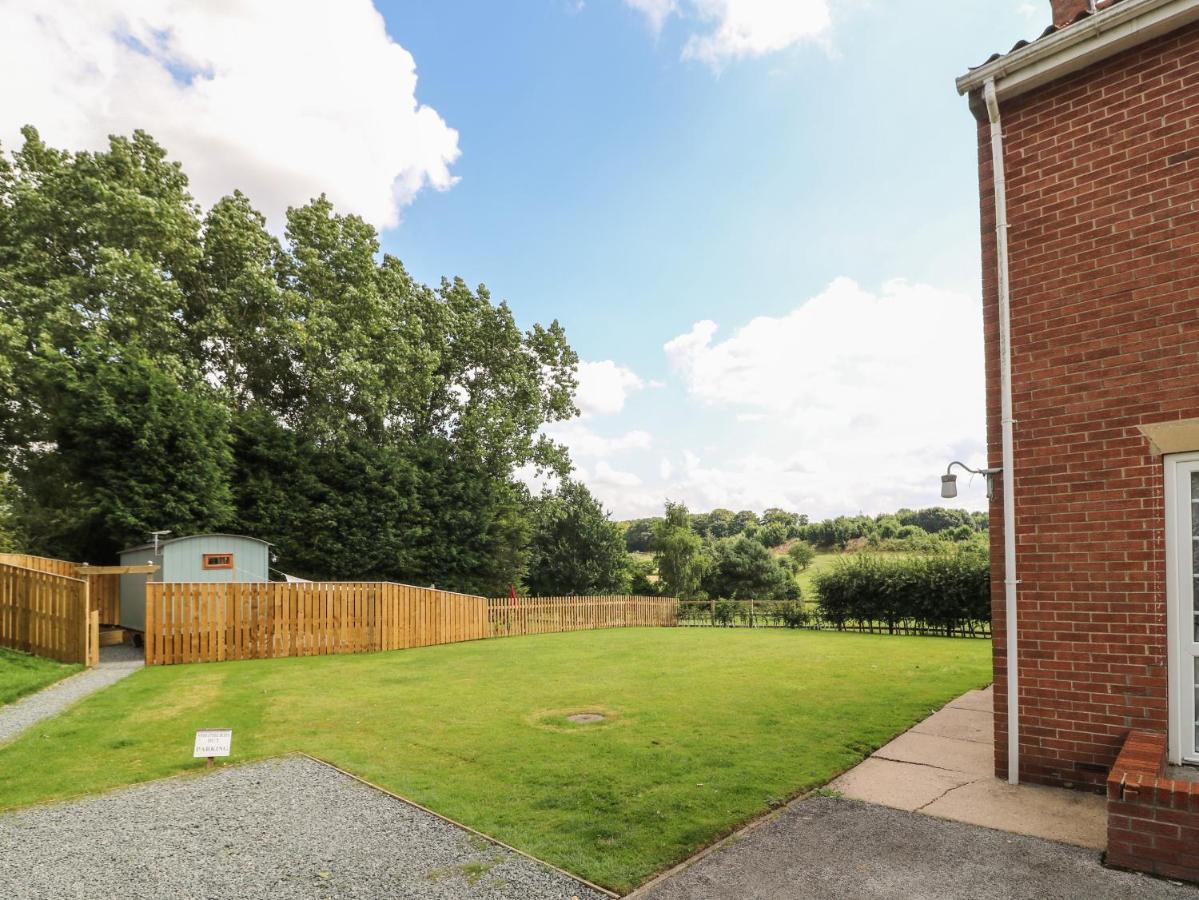 Woodhill Villa Bentley  Exterior photo